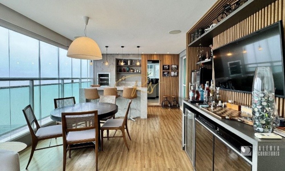 Ed. Mirage Bay Sky View