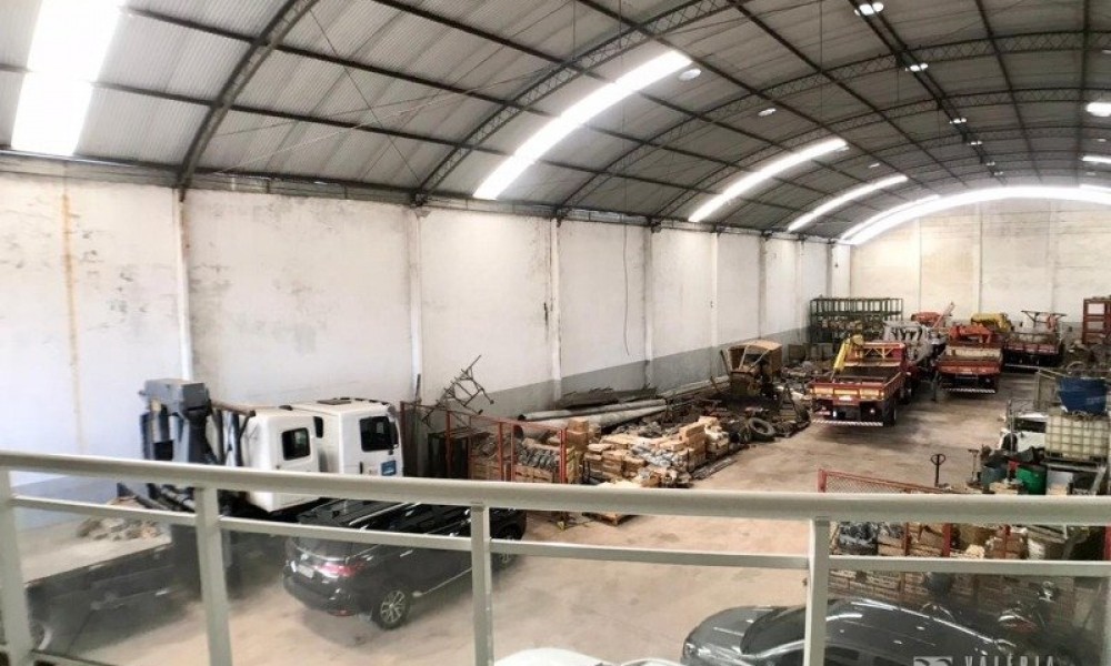 Galpão Com Prédio Comercial