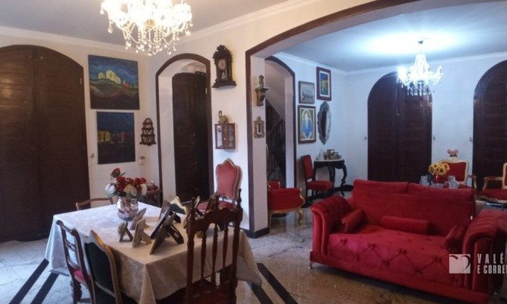 Casa de 2 Pavimentos 