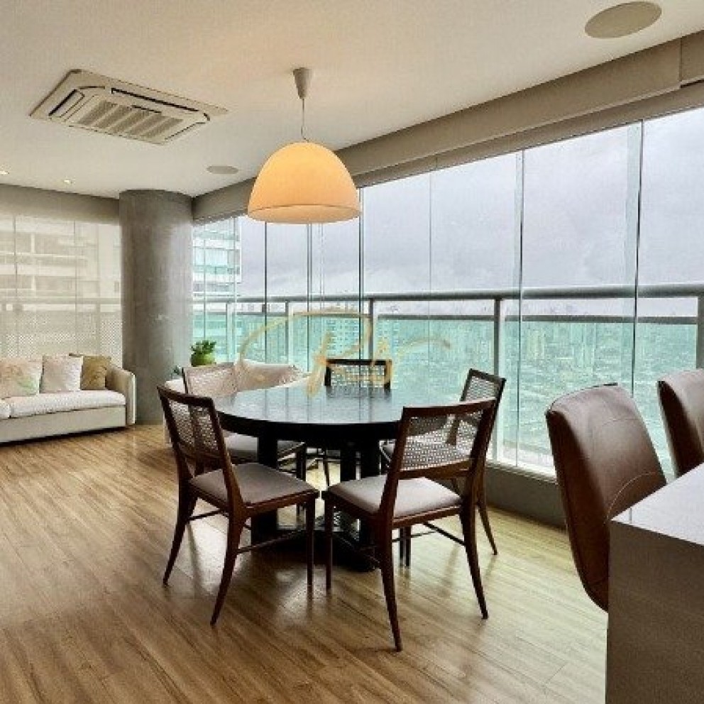 Ed. Mirage Bay Sky View