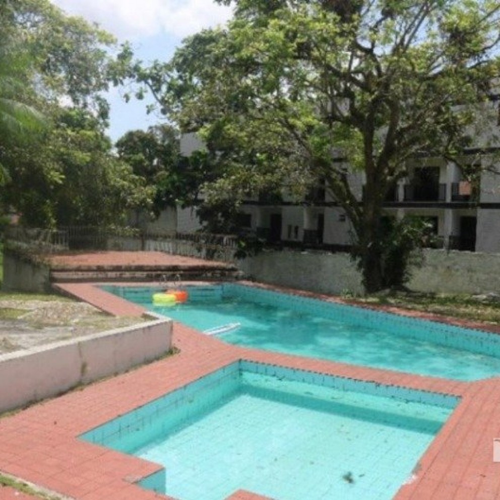 Casa Com Amplo Terreno