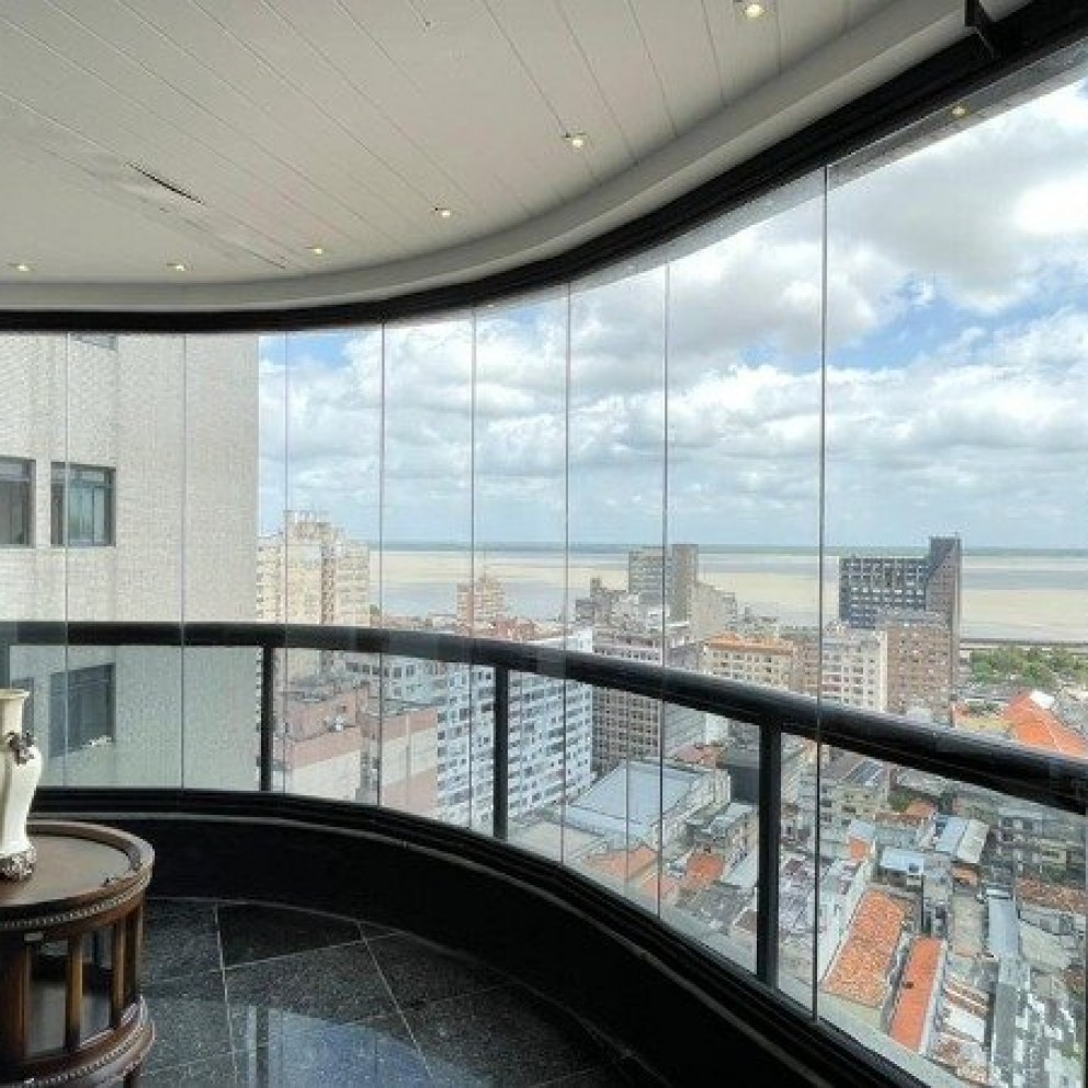 Ed. Diamond Tower