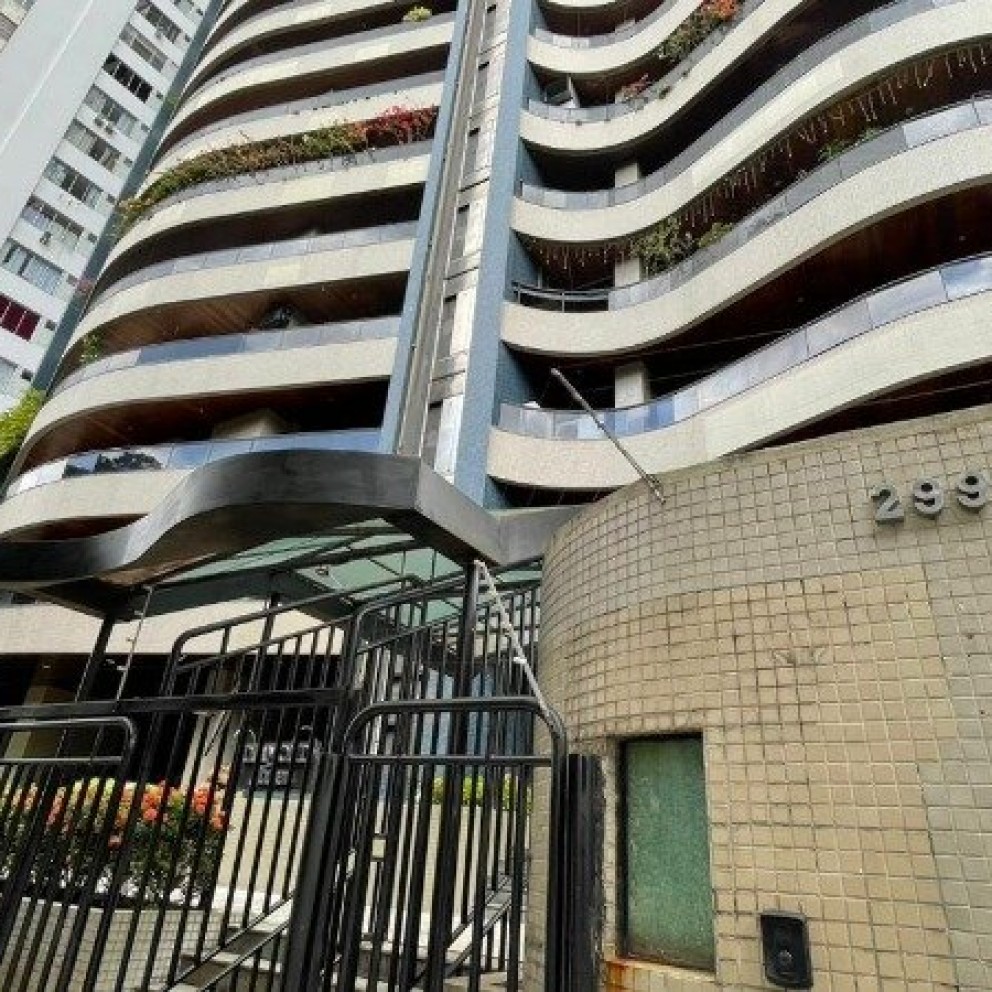 Ed. Diamond Tower