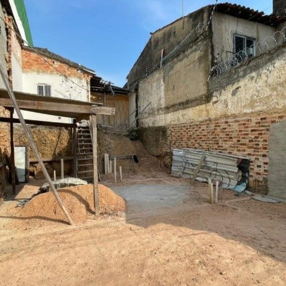 Terreno Com Edificação